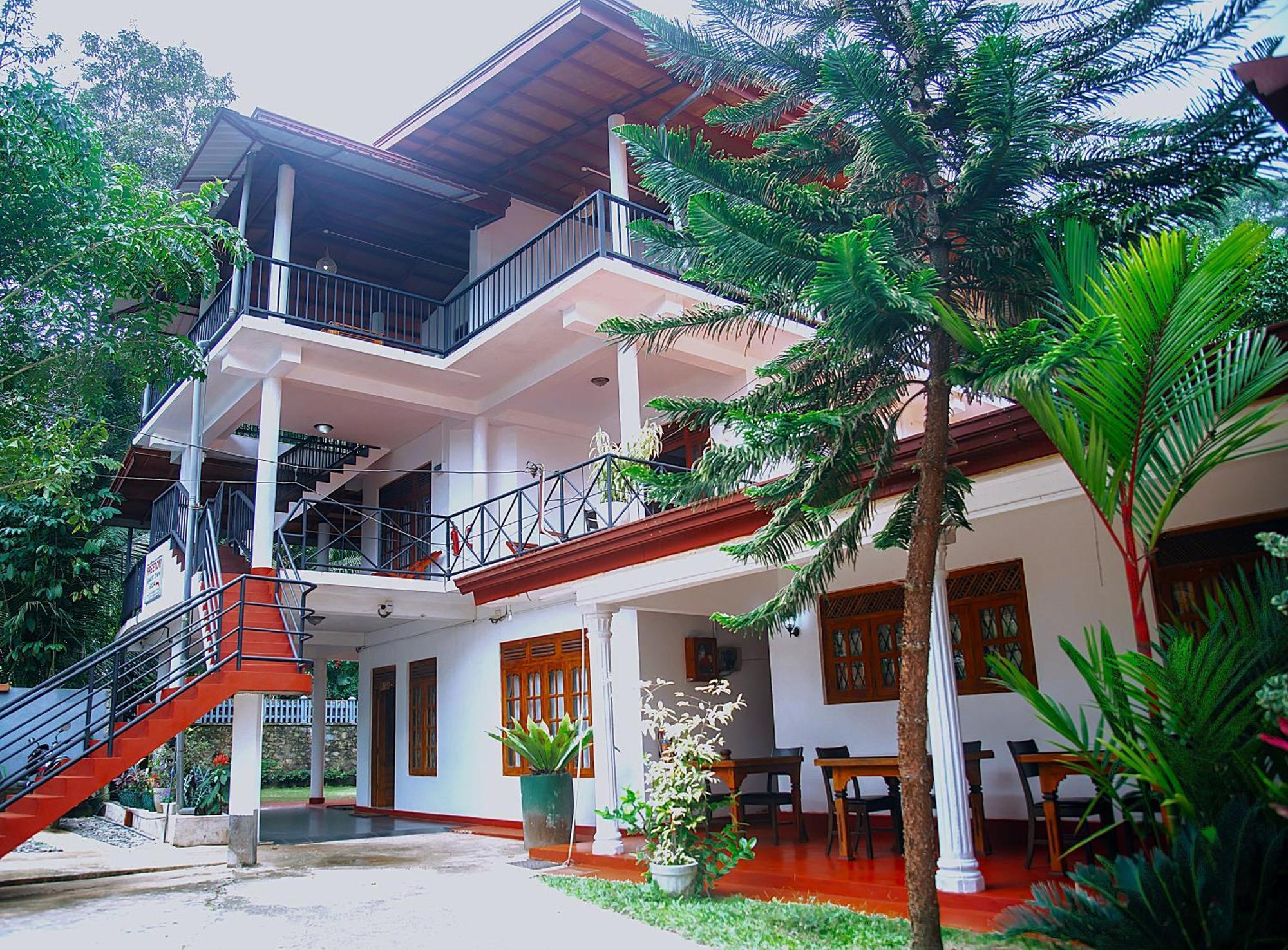 Freedom Guest Inn Элла Экстерьер фото