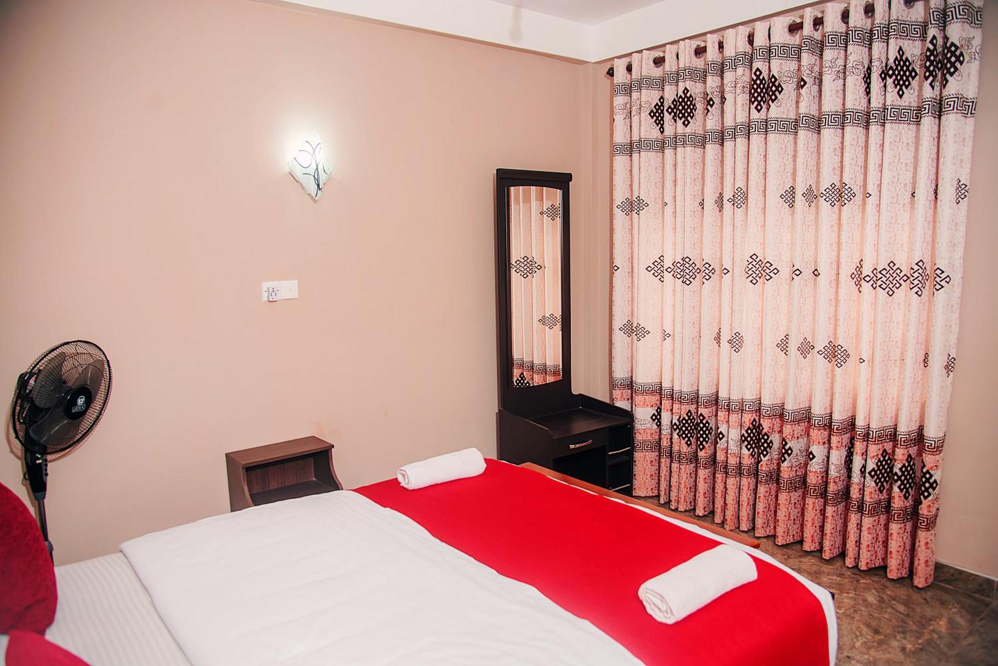Freedom Guest Inn Элла Экстерьер фото