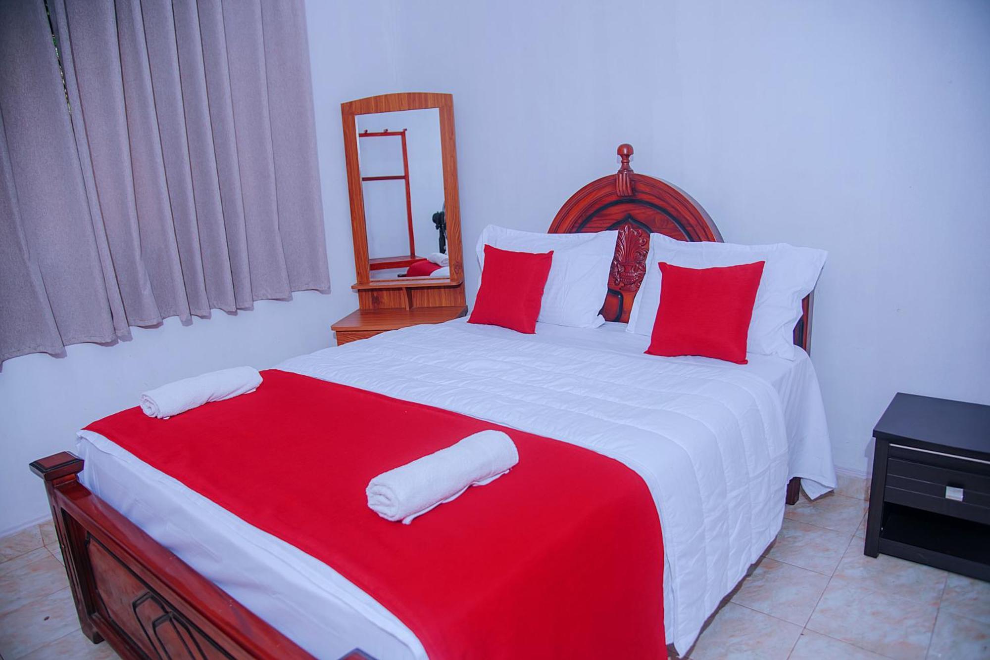 Freedom Guest Inn Элла Экстерьер фото